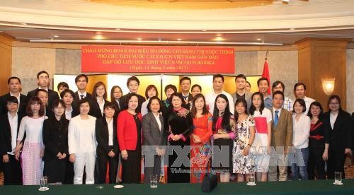 Vice President meets Vietnamese students in Fukuoka, Japan - ảnh 1