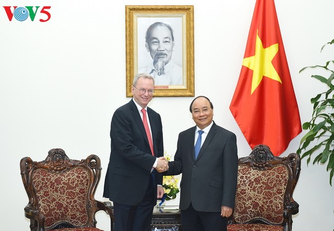 Prime Minister receives Executive Chairman of Alphabet Inc. - ảnh 1