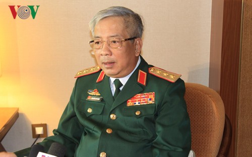 Vice Defense Minister Nguyen Chi Vinh meets Vietnamese chief representatives abroad  - ảnh 1