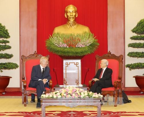 Party leader receives Czech President - ảnh 1