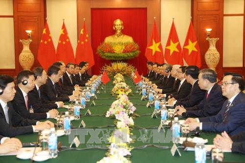 Vietnam, China sign and exchange 19 cooperative documents - ảnh 1