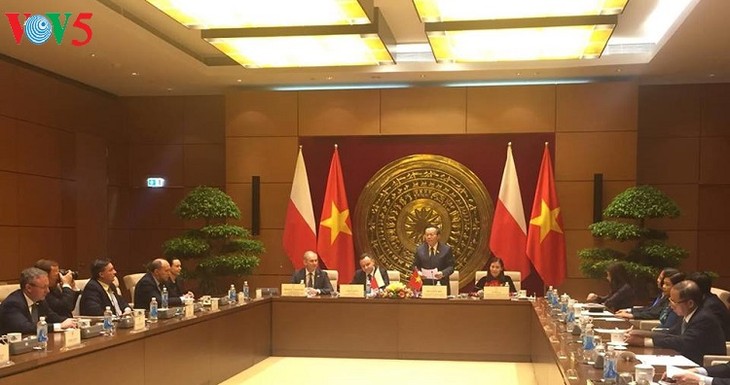 Vietnamese, Polish friendship parliamentarians groups meet - ảnh 1