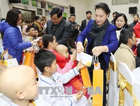 Charity activities ahead of Tet - ảnh 1