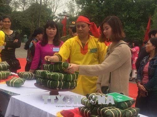 Spring festival in Con Son pagoda - ảnh 1