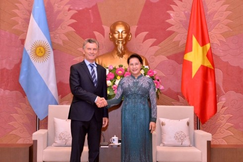 Prime Minister, NA Chairwoman meet Argentine President - ảnh 2