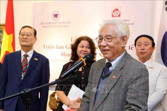 Vietnam, South Korea open first international fine arts exhibition - ảnh 1