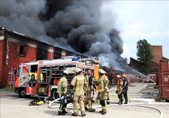 Vietnamese Dong Xuan Centre in Berlin resumes operation after warehouse fire - ảnh 1