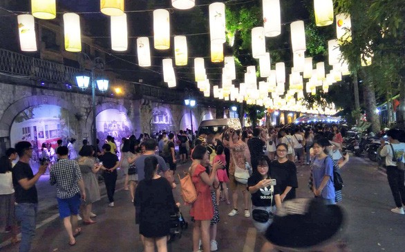 Hanoi more vibrant during Mid Autumn Festival  - ảnh 3