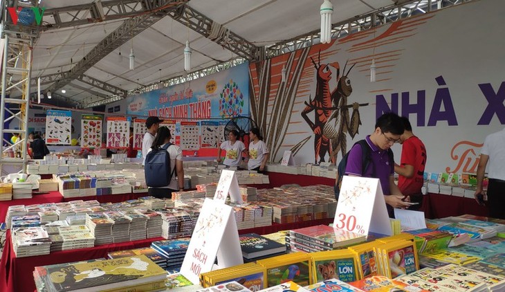 Book festival celebrates Hanoi’s Liberation Day  - ảnh 1