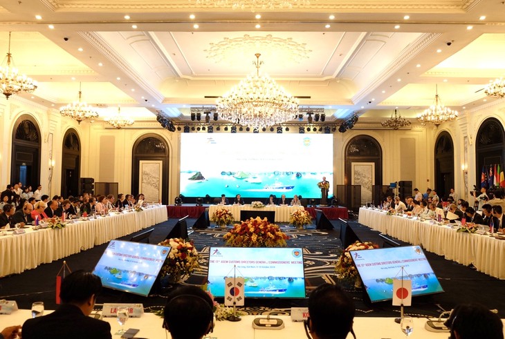 Asian, European customs chiefs meet in Ha Long - ảnh 1