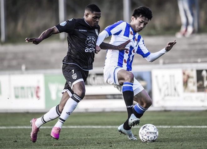 Van Hau modest about his first assist for Heerenveen reserve team - ảnh 1