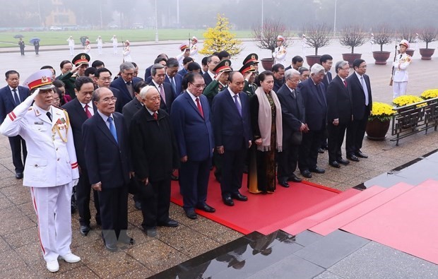 Party, State leaders pay tribute to President Ho Chi Minh - ảnh 1