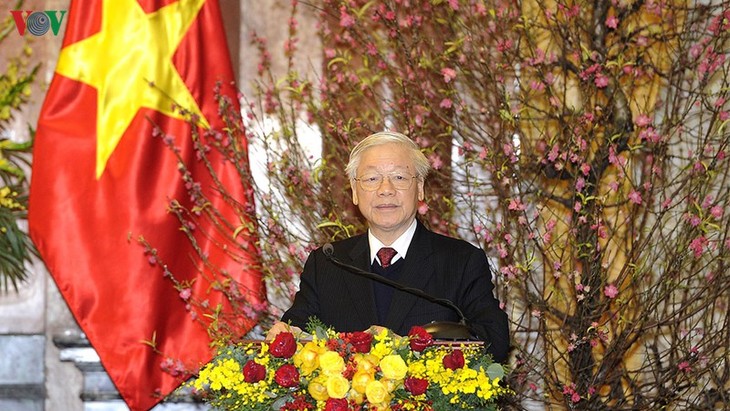 Party leader and President hosts Tet get-together  - ảnh 1