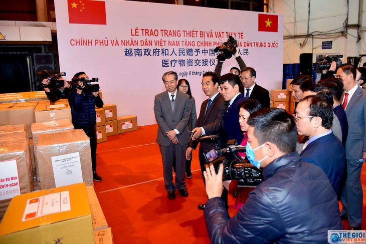 Vietnam donates half a million USD medical supplies to China  - ảnh 1