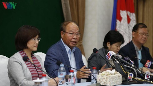 7 Vietnamese nationals onboard quarantined cruise ship in Cambodia - ảnh 1