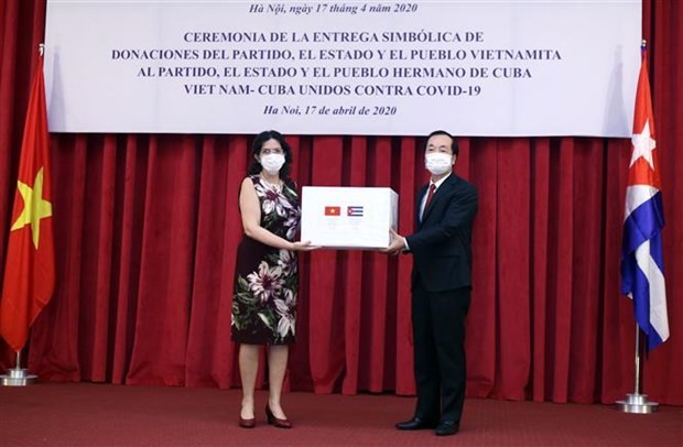 Letter of Party leader and President plus relief aid sent to Cuba  - ảnh 1