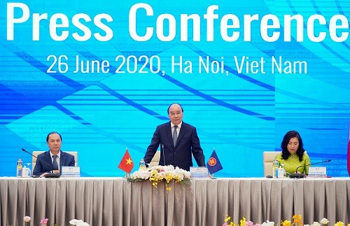 ASEAN certainly does not want to choose who to side with: Prime Minister  - ảnh 1