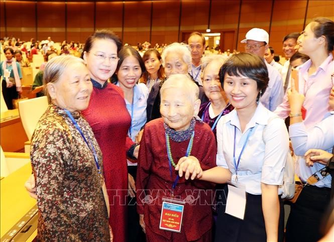 National Assembly Chairwoman meets Vietnamese Heroic Mothers - ảnh 1