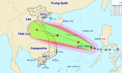 Central Vietnam battens down the hatches against storm Noul - ảnh 2