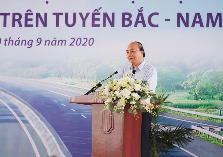 Construction starts on three expressway projects worth 1.6 billion USD - ảnh 1