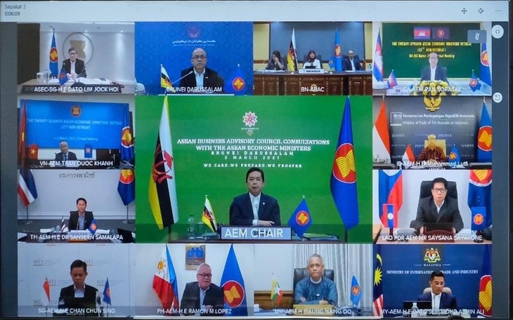 ASEAN adopts 10 priorities of economic cooperation - ảnh 1