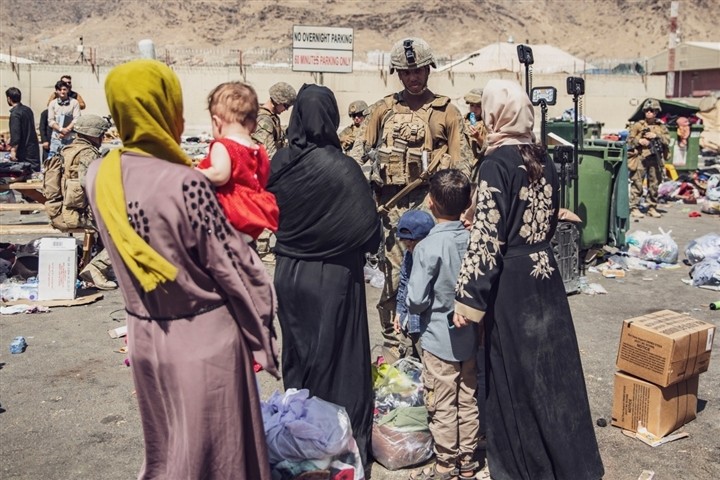 Taliban allow evacuation of citizens after August 31 - ảnh 1