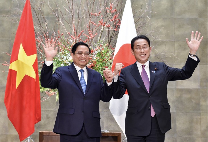 Official welcome ceremony for Prime Minister Pham Minh Chinh in Japan - ảnh 1