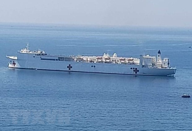 US Navy hospital ship docks at Vung Ro port for Pacific Partnership  - ảnh 1