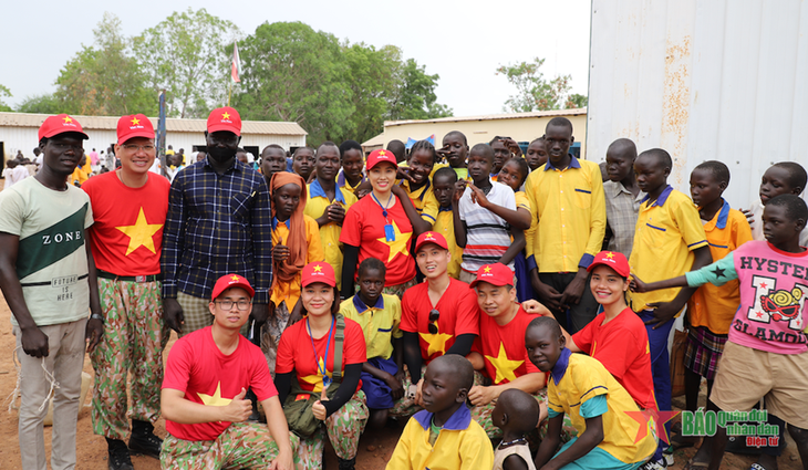 Vietnamese blue beret doctors help South Sudanese people - ảnh 1