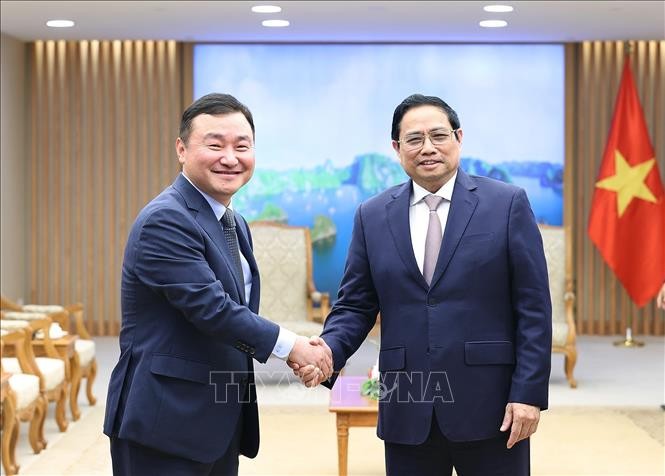 PM calls on Samsung to expand semiconductor manufacturing in Vietnam - ảnh 1