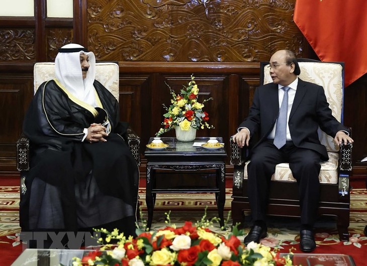 President receives ambassadors of Kuwait and Israel   - ảnh 1