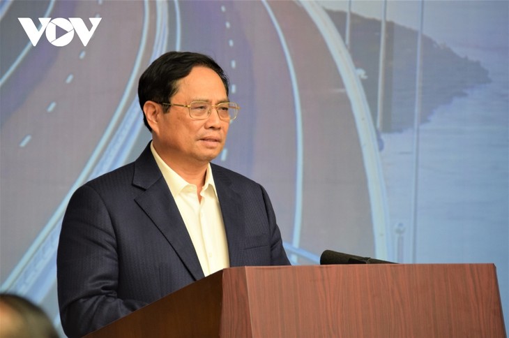 PM calls for innovating mindset to implement traffic projects  - ảnh 1