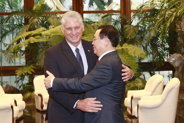 NA Chairman meets General Raúl Castro Ruz, First Secretary and President of Cuba Miguel Díaz-Canel - ảnh 2