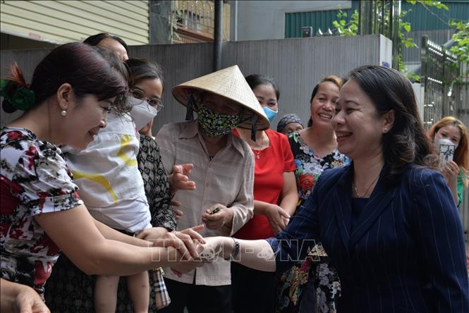 Vice President encourages miners in Quang Ninh - ảnh 1