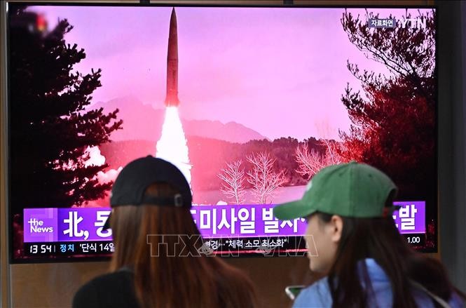 North Korea launches ballistic missile - ảnh 1