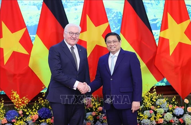 President Steinmeier, PM Chinh affirm economic cooperation as pillar of bilateral ties - ảnh 1