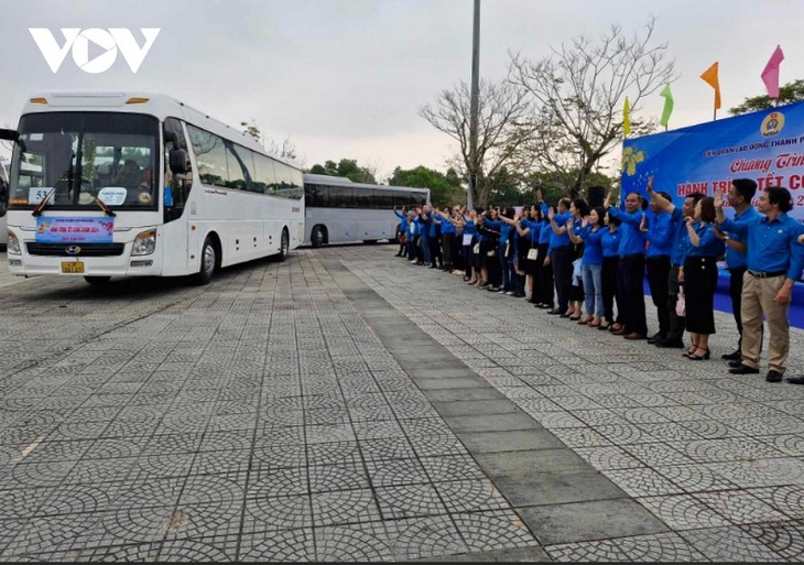 Da Nang arranges 85 bus trips to bring workers home for Tet  - ảnh 1