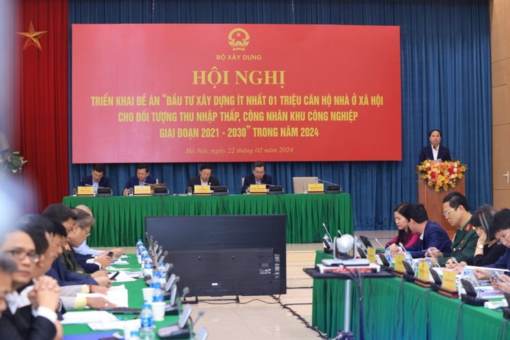 Project launched to build 130,000 apartments for low-income earners in 2014 - ảnh 1