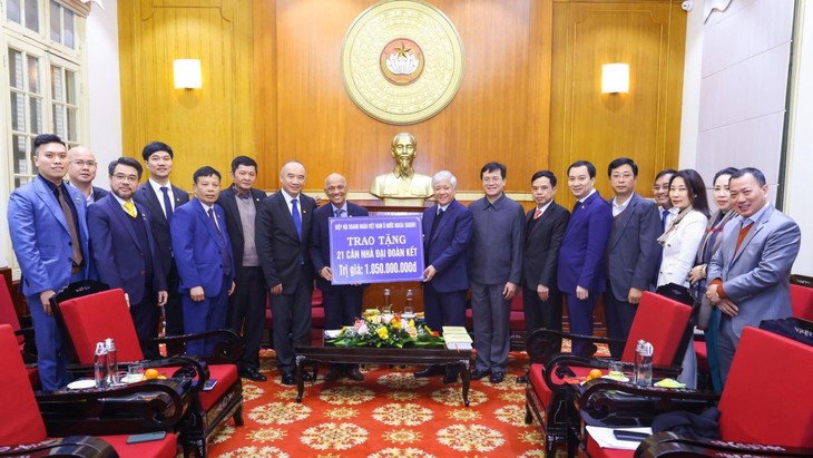 Overseas Vietnamese entrepreneurs donate 21 houses to northwest provinces - ảnh 1