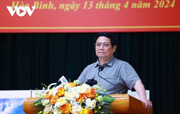 Prime Minister works with leaders of Hoa Binh province - ảnh 1