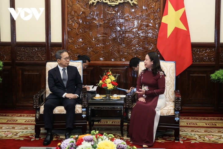 Acting President receives outgoing ambassadors of Japan, Algeria - ảnh 1