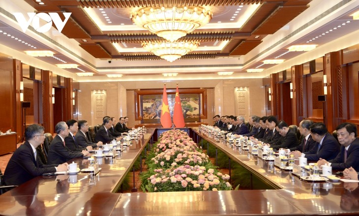 General Secretary and President To Lam meets China's top legislator - ảnh 2