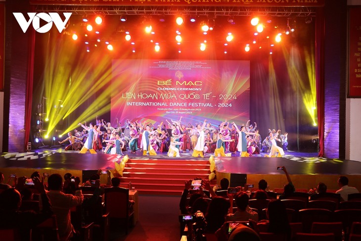 500 performers join International Dance Festival 2024 in Hue  - ảnh 1