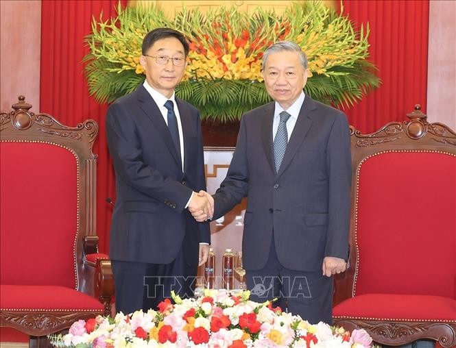 Top leader receives Secretary of CPC Committee of China’s Guangxi - ảnh 1