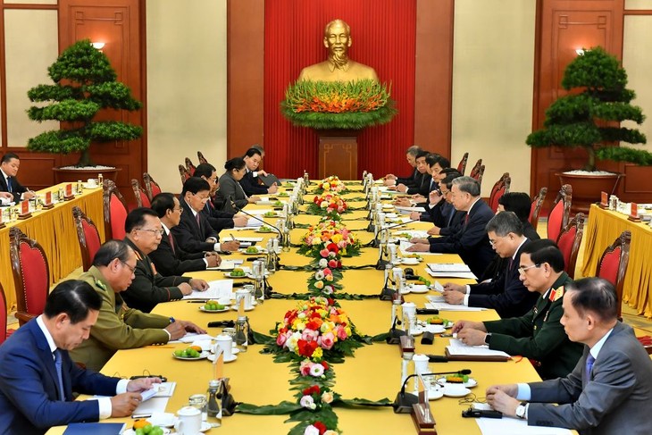 High-level Party meeting held between Vietnam and Laos  - ảnh 1