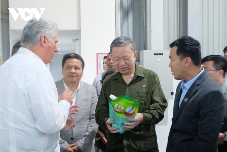 Top leader visits Mariel Special Development Zone in Cuba - ảnh 1