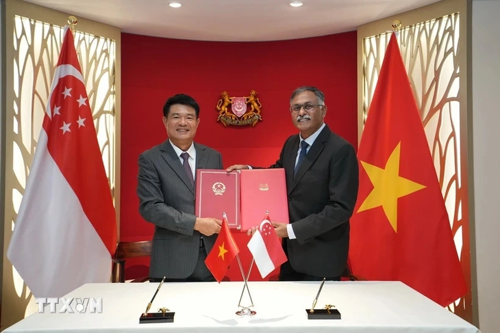 Vietnam, Singapore sign treaty on mutual legal assistance in criminal matters - ảnh 1