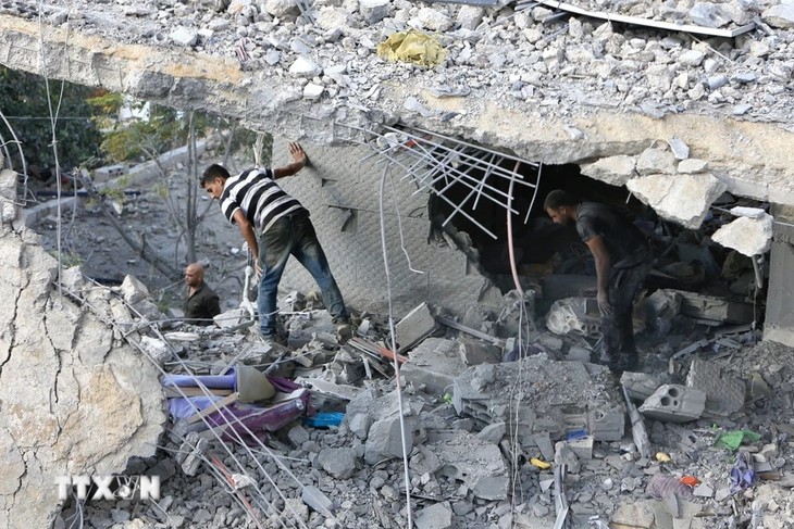 Syrian capital attacked, Israel says it’s close to ceasefire with Hezbollah  - ảnh 1