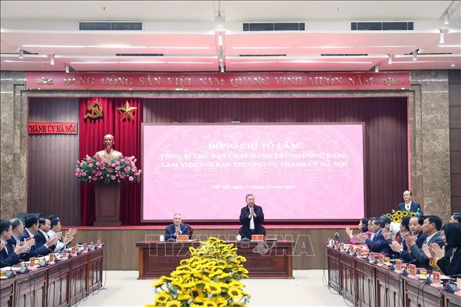 Party chief works with Hanoi Party Committee’s Standing Board  - ảnh 1