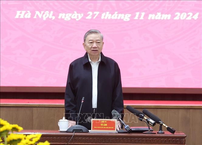 Party chief works with Hanoi Party Committee’s Standing Board  - ảnh 2